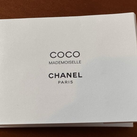 CHANEL Gold Hair Accessories Set with Iconic Designs - Picture 3 of 4